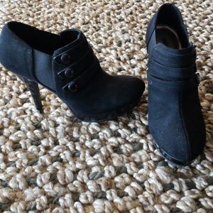 LAST CHANCE UNLISTED | Black booties. EUC